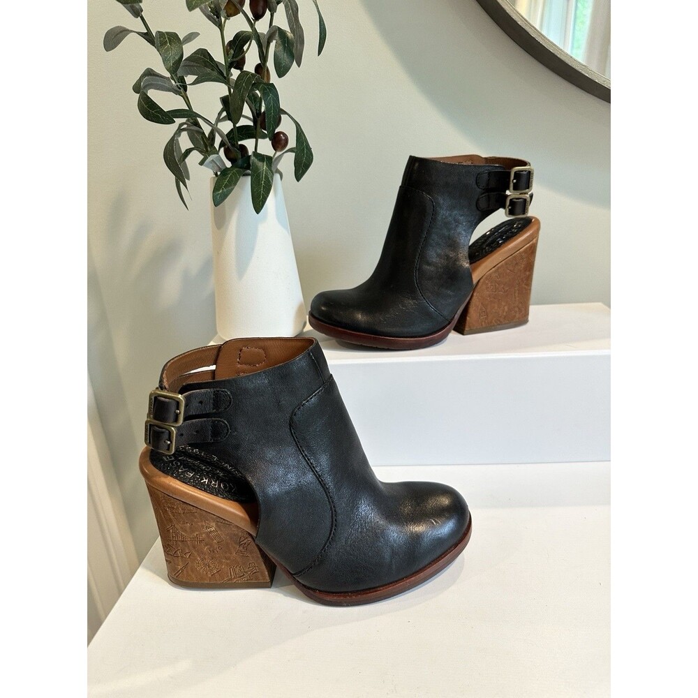 Rare Kork-Ease Black Leather World Landmark Carved Heel Ankle Booties Size 6